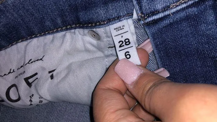 Floral jeans women size 6 - Image 6