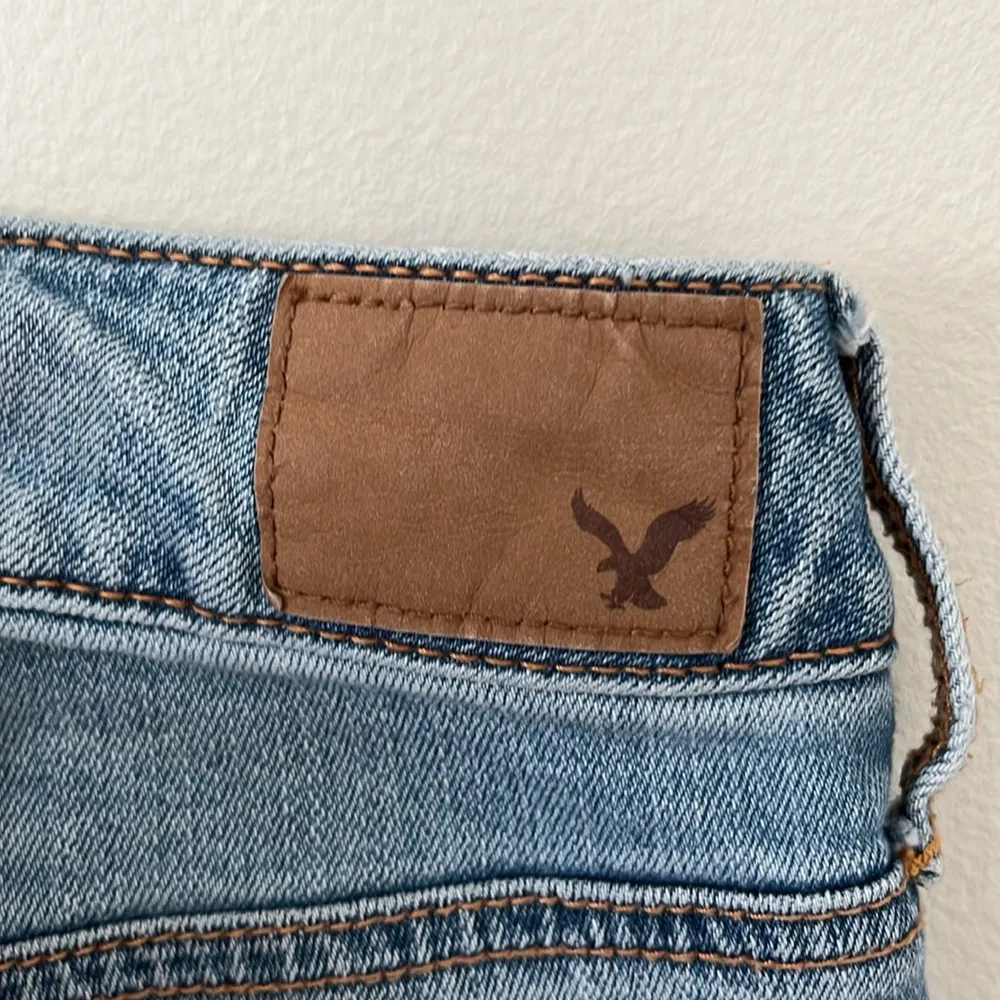 American Eagle TOMGIRL denim in size 8 with holes - Image 9