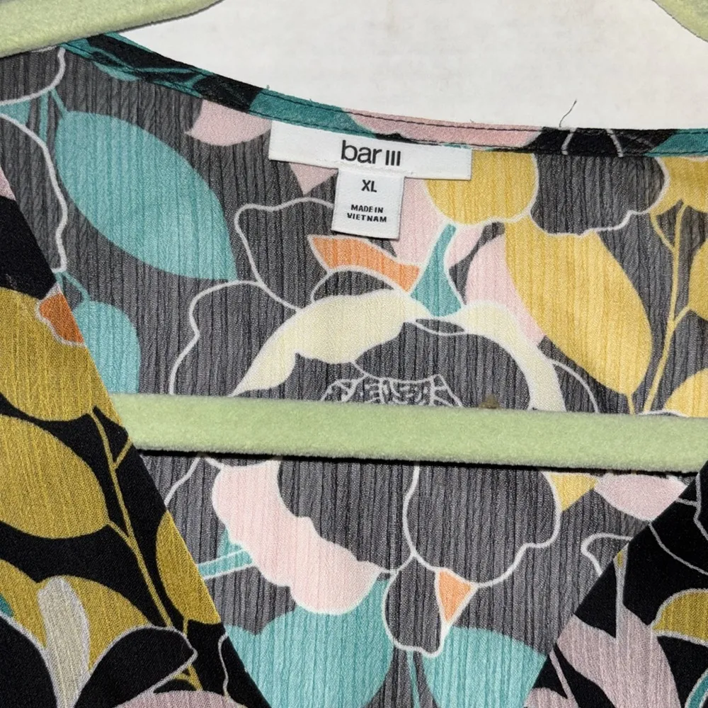 BAR 111 BRAND MULTI COLORED WRAP STYLE BLOUSE  SIZE XL  WITH SMOCKING ON CUFFS - Image 4