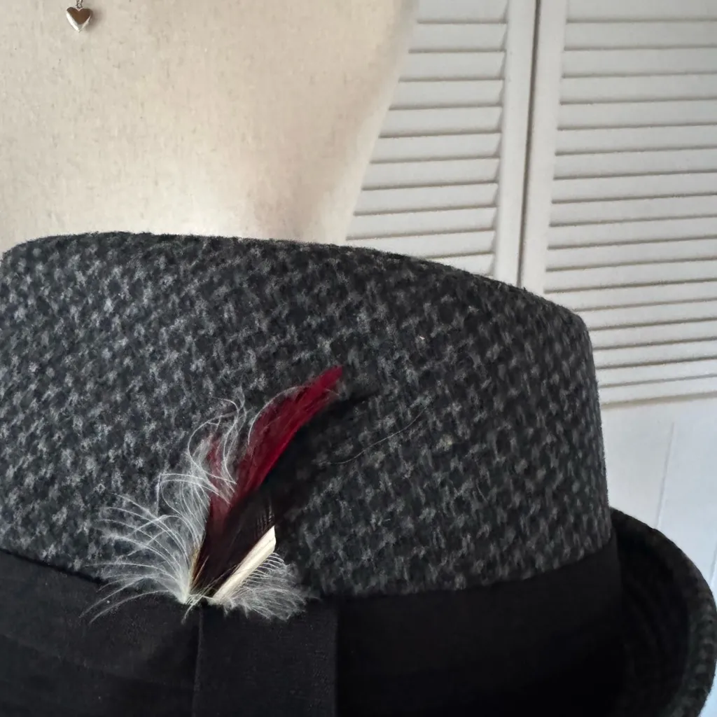 Vintage Feathered Dark Grey Fedora Hat Black - Image 4