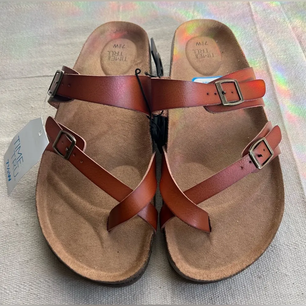 Time and Tru Women's Footbed Thong Sandals - Image 2