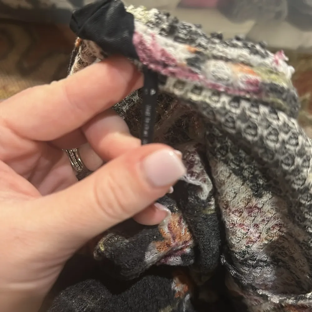 Floral Thermal V Neck - Image 3