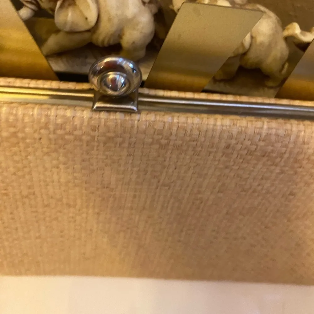 Vintage ILA OF CALIFORNIA CLUTCH PURSE. Tan - Image 2