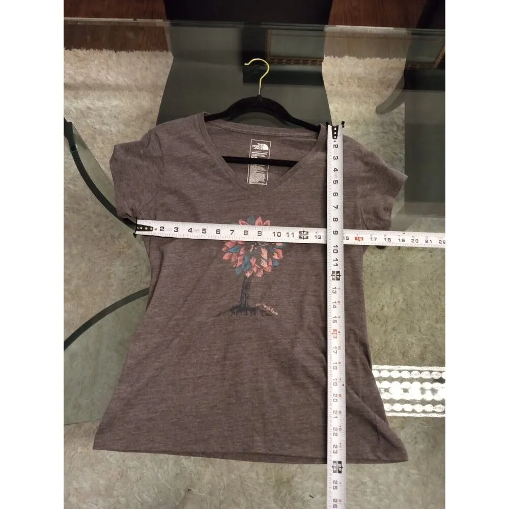 The North Face Women's Gray Slim Fit V Neck Short Sleeve Top Blouse Size Medium - Image 12