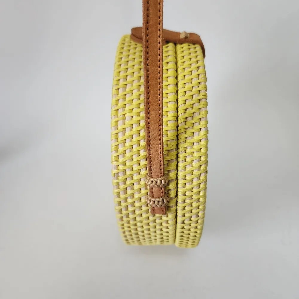 Hand Crafted Bali Yellow & Beige Tassel Rattan Circle Crossbody Bag - Image 3
