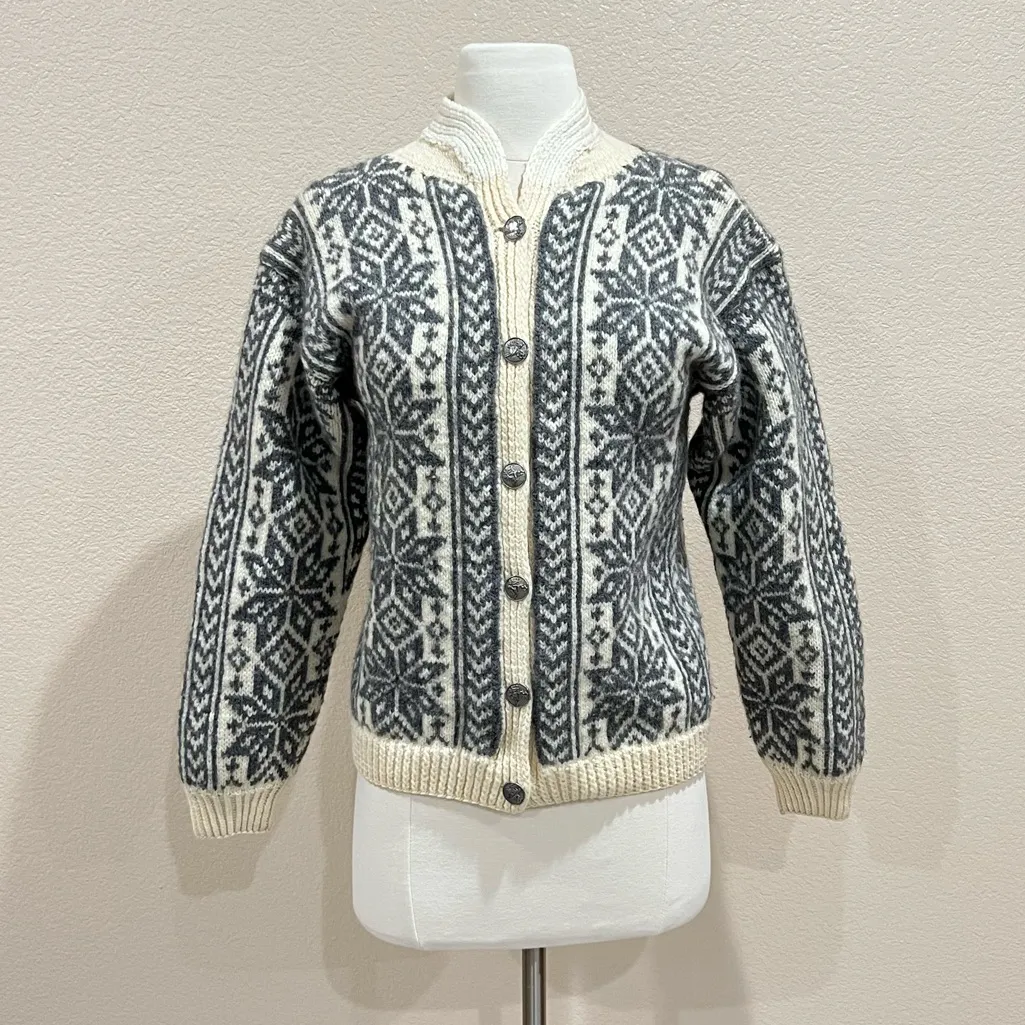 Nordic Grey Snowflake Fair Isle Cream Wool Cardigan Sweater Size Small Gray - Image 3