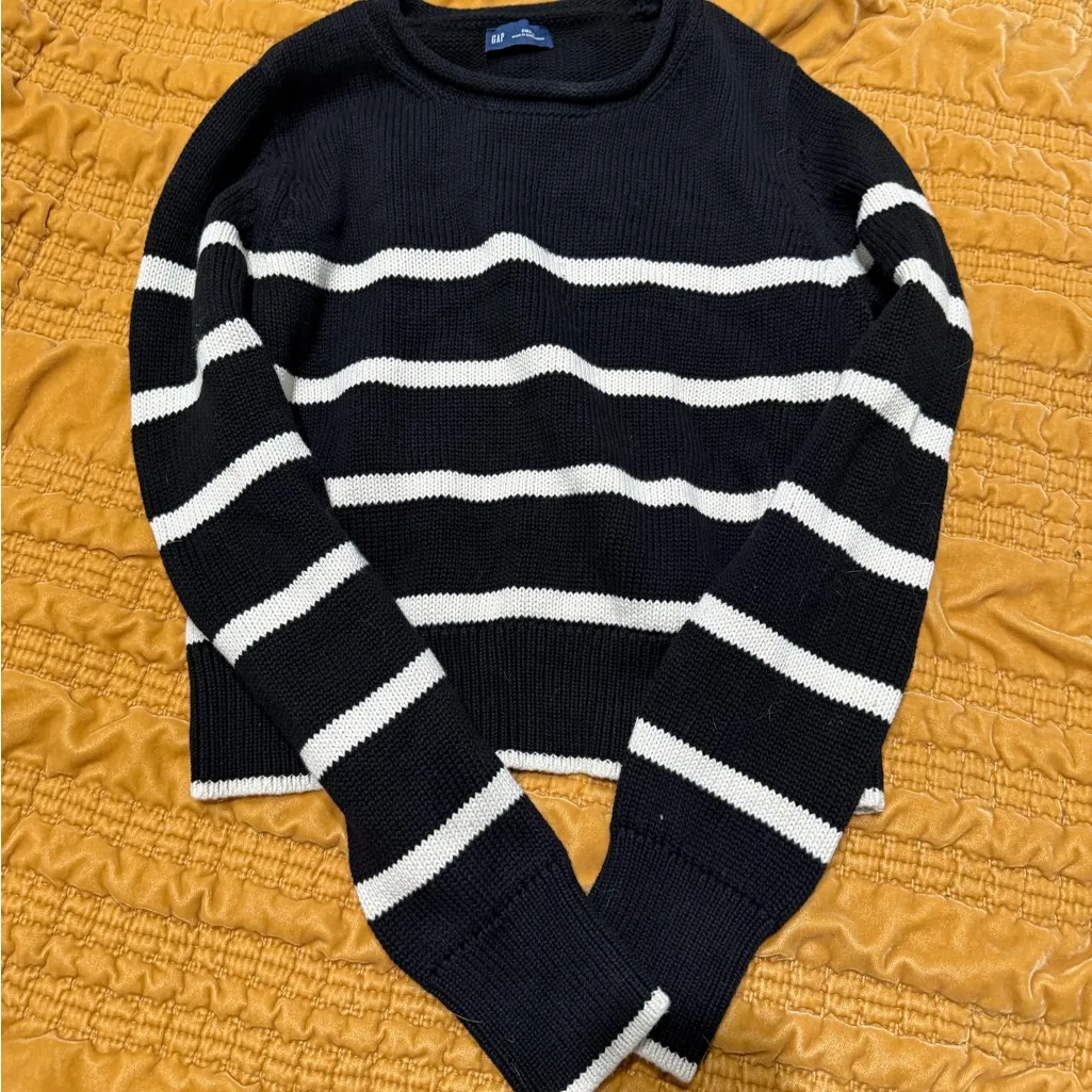 Gap shrunken roll neck sweater size small - Image 2