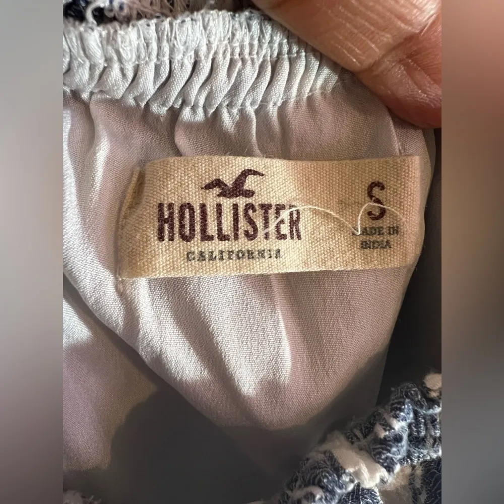 🦋 Hollister Off-The-Shoulder Striped Romper blue/white stripes one piece size S - Image 4