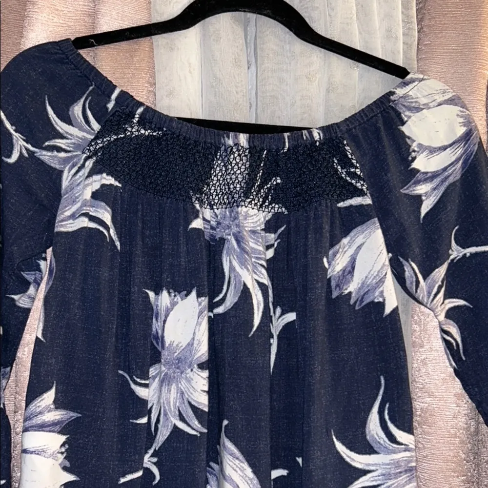 Roxy Size XS Floral Off-Shoulder Navy Top - Image 12