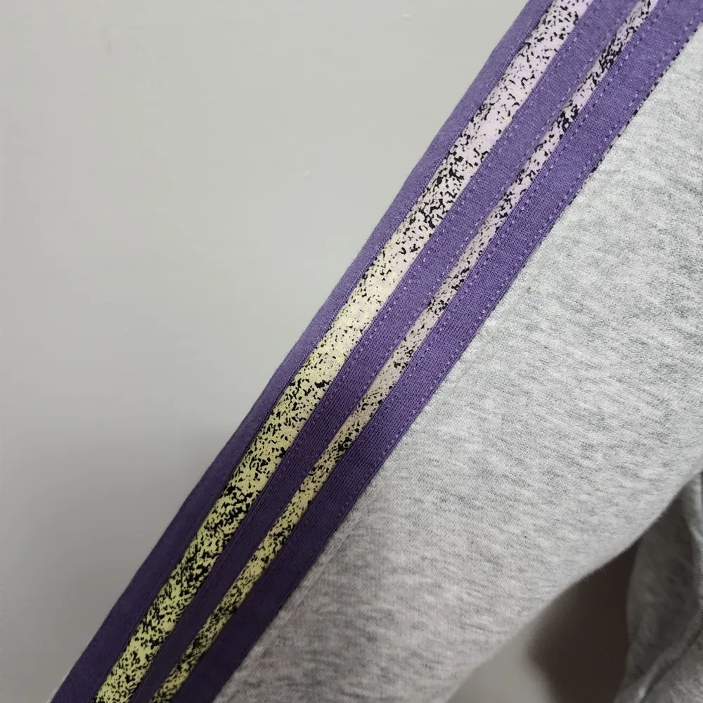 Adidas  gray gradient lavender three stripe quarter-zip crop sweatshirt size large - Image 4