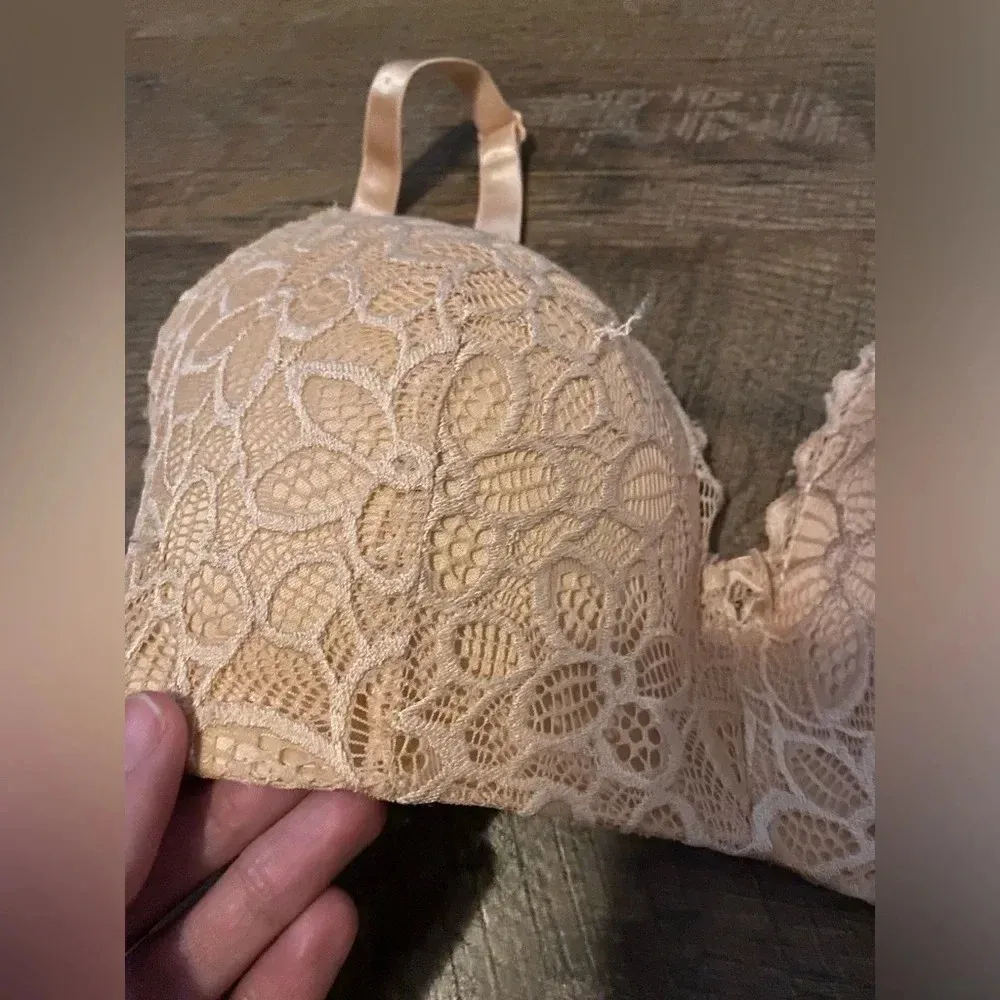 💕 2 For $10 Light Pink Lace Bra Size 36DD - Image 2