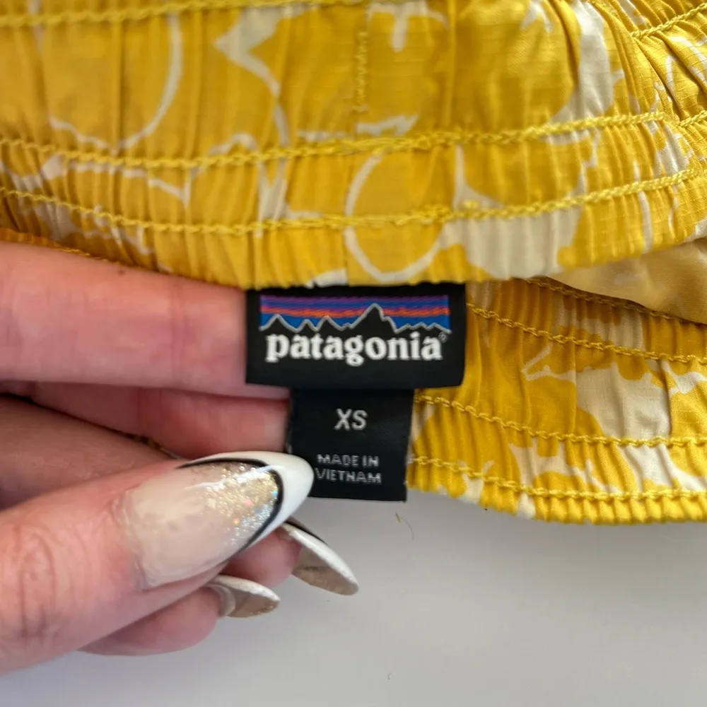 Patagonia Planing Floral Tropical Board Shorts White Yellow Size XS - Image 6