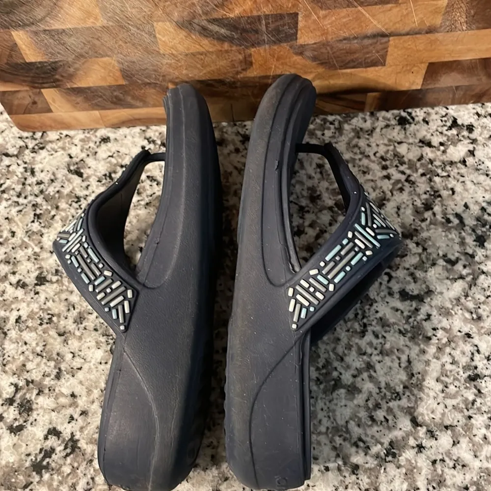 CROCS Navy and Aqua Women’s Sandals Size 8 - Image 4