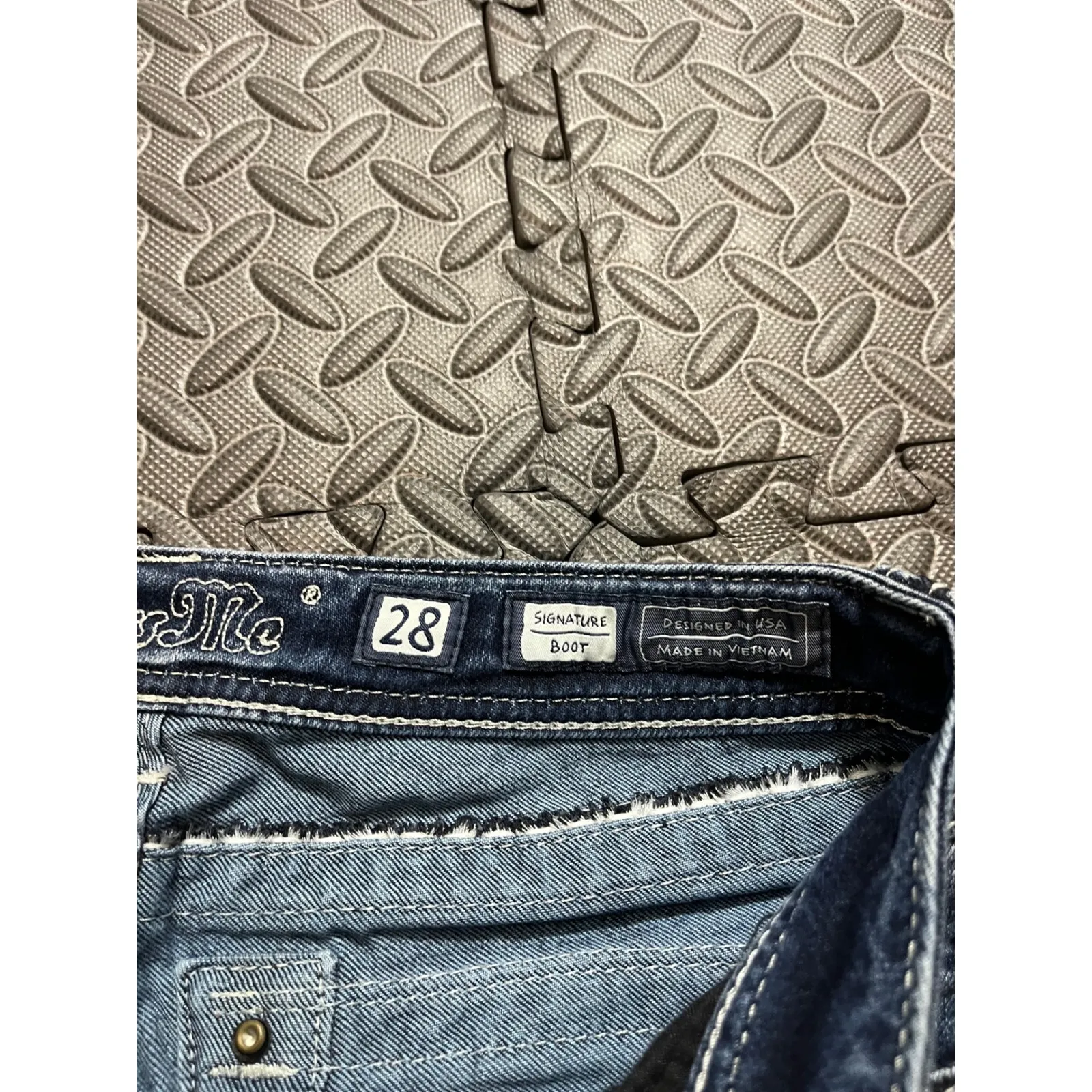 Miss Me Signature Bootcut Jeans Y2K Embroidered Western Womens Size 28 Blue - Image 4