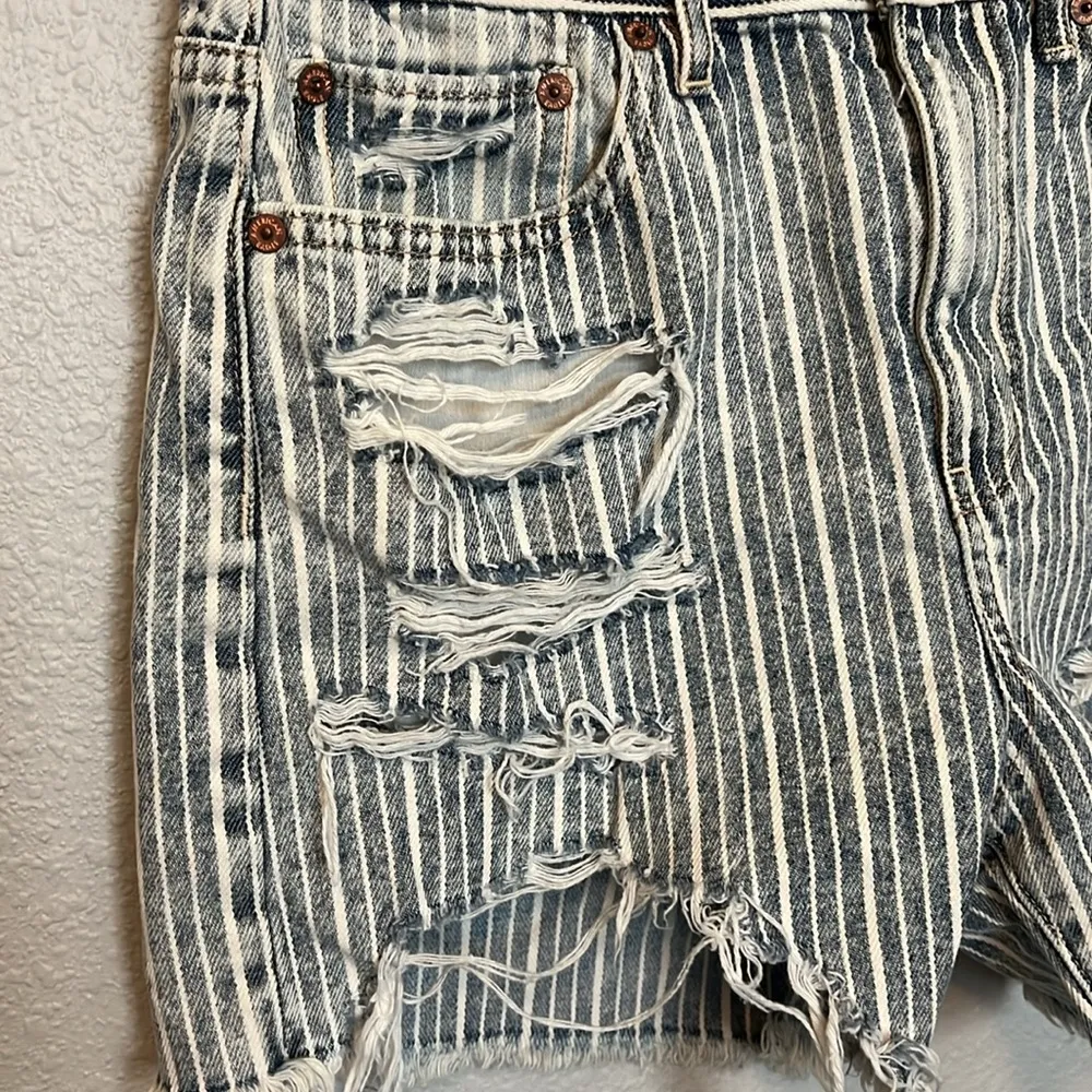 American Eagle 90s Boyfriend Distressed Striped Short Size 4 - Image 2