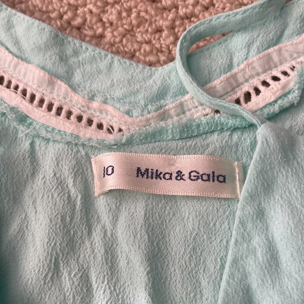 Mika & Gala Scalloped Cropped Eyelet Tank Top Blouse Aquamarine Teal Size 10 EUC - Image 4