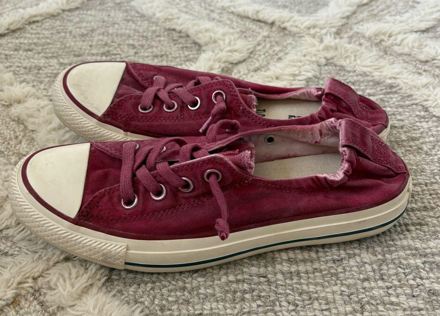 Converse Maroon  Low-Top - Image 3