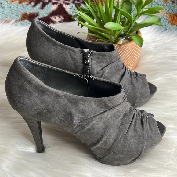guess • side zip peep toe rouched bootie heels - Image 7