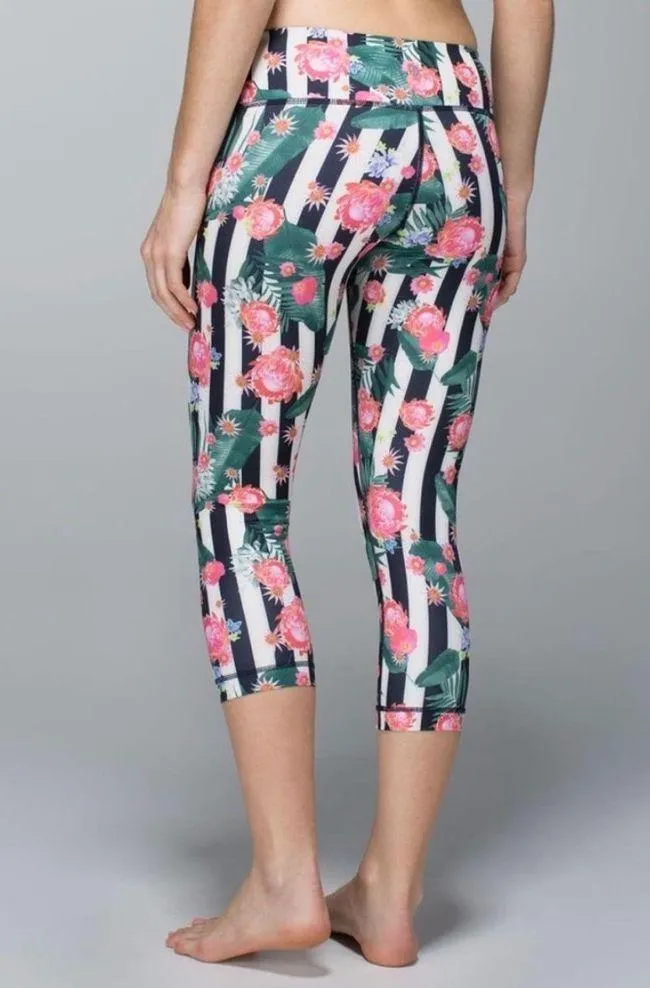 Lululemon Wunder Under Crop in Palm Play Multi Size 4 Floral Stripe Black White - Image 2