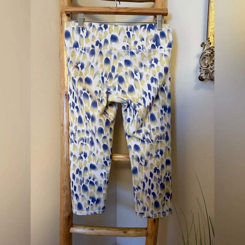 ALO Yoga Capri Revolve Airbrush Cheetah Size M Leggings - Image 4