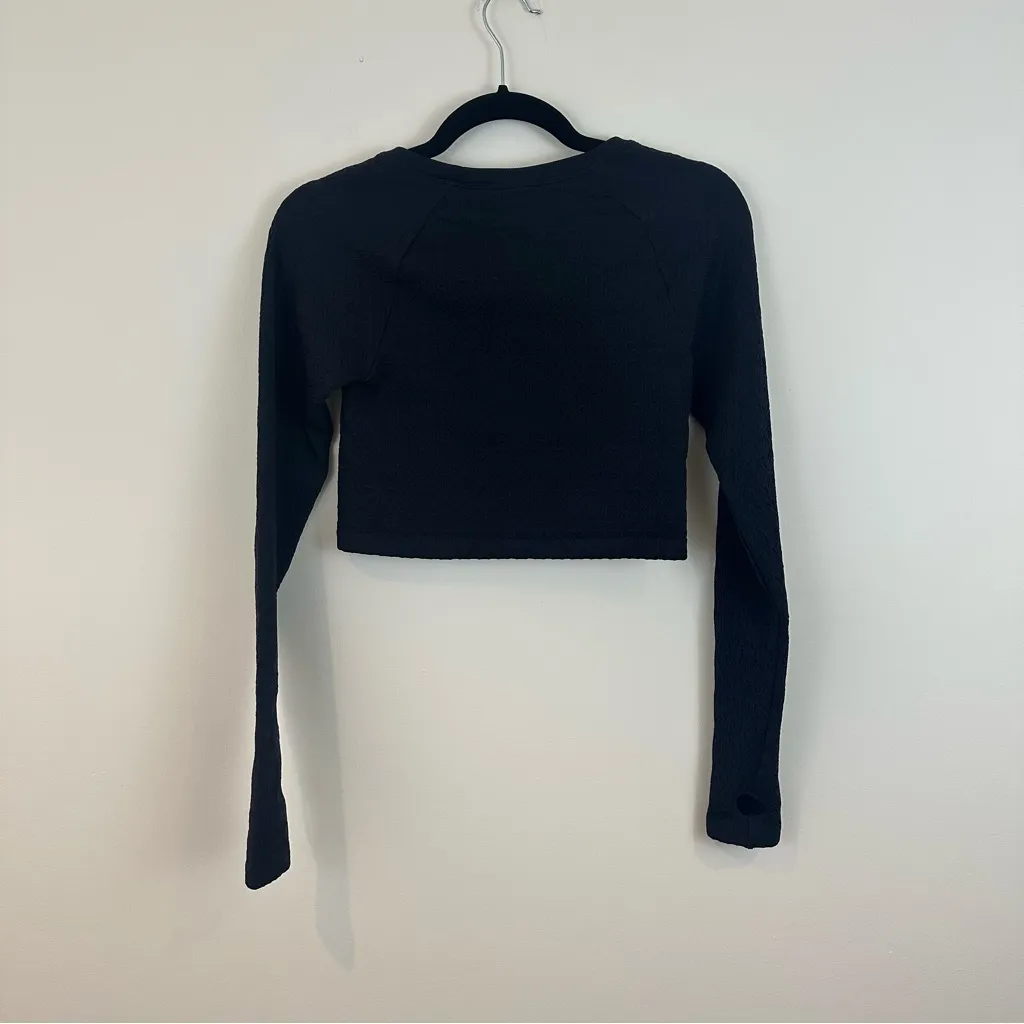 JoyLab | Black Textured Fitted Crop Work Out Top Size Medium - Image 6