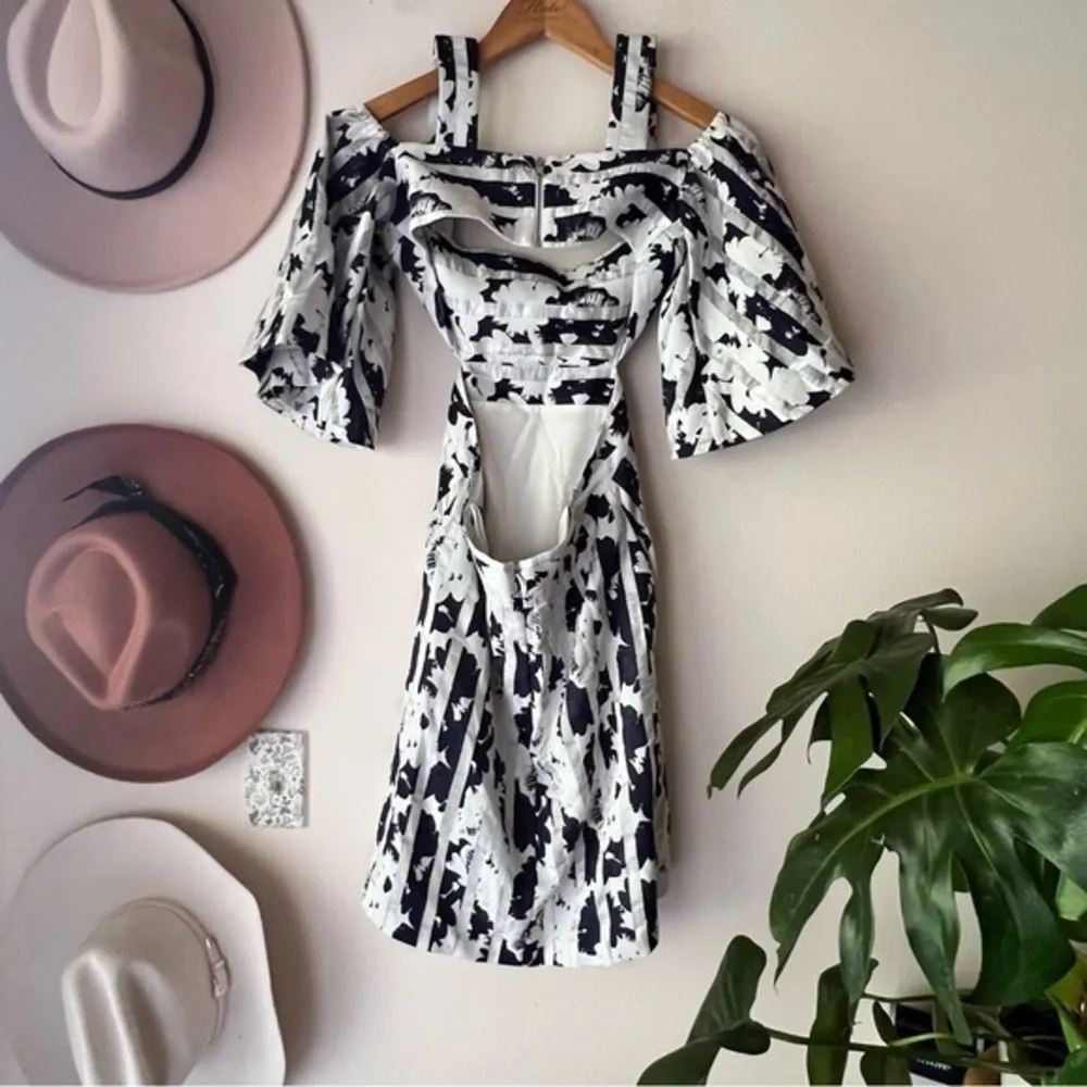 ALEXIS Blue & White Floral Stripe Cut Out‎ Dress size XS - Image 4