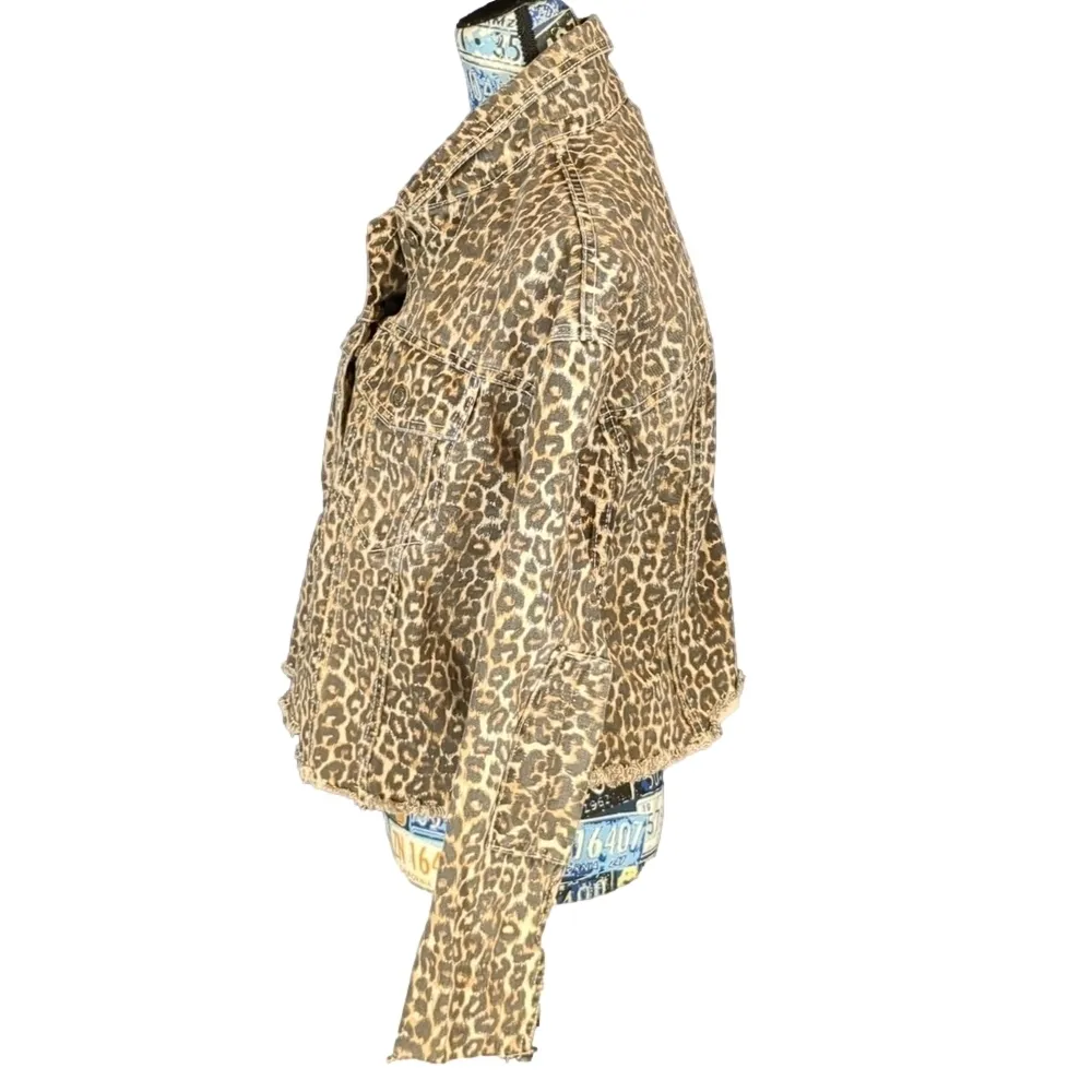 Free people leopard fringe jean jacket size small - Image 3