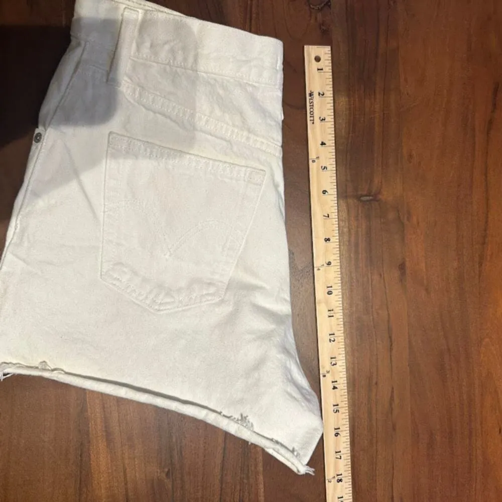 Levi’s High-Waisted Mom Shorts - Image 9