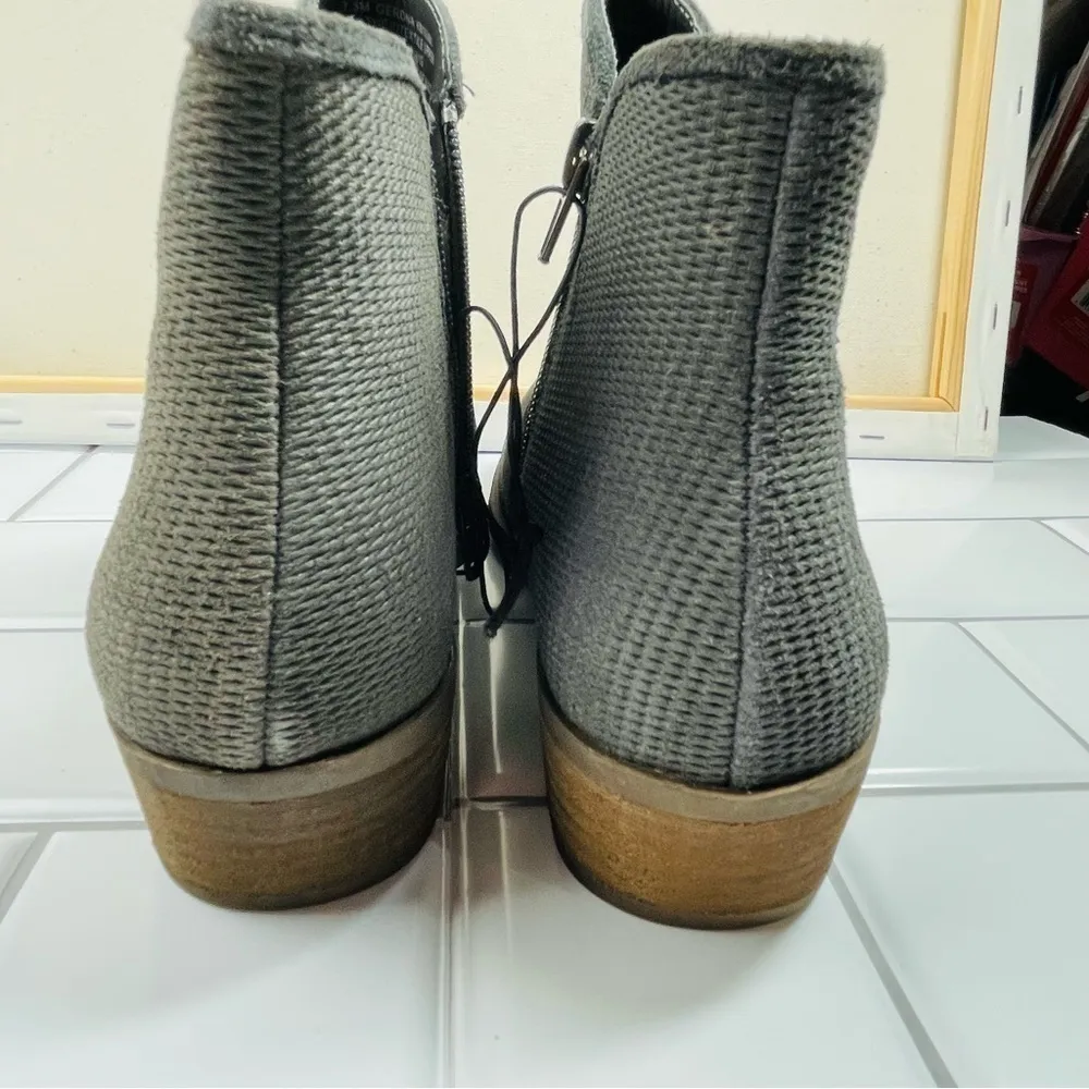KENSIE‎ Gerona Booties NEW Size 7.5 Grey - Image 9