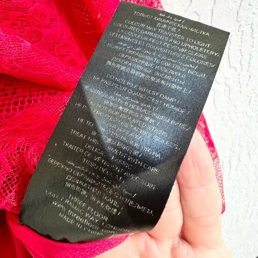 Three Floor Red fearless mini lace party dress size 4 - Image 6