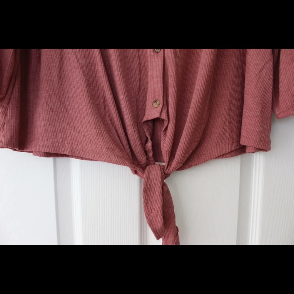 Como Blu Rose Mauve Tie Front Blouse Lace Neckline Size 2X - Image 2