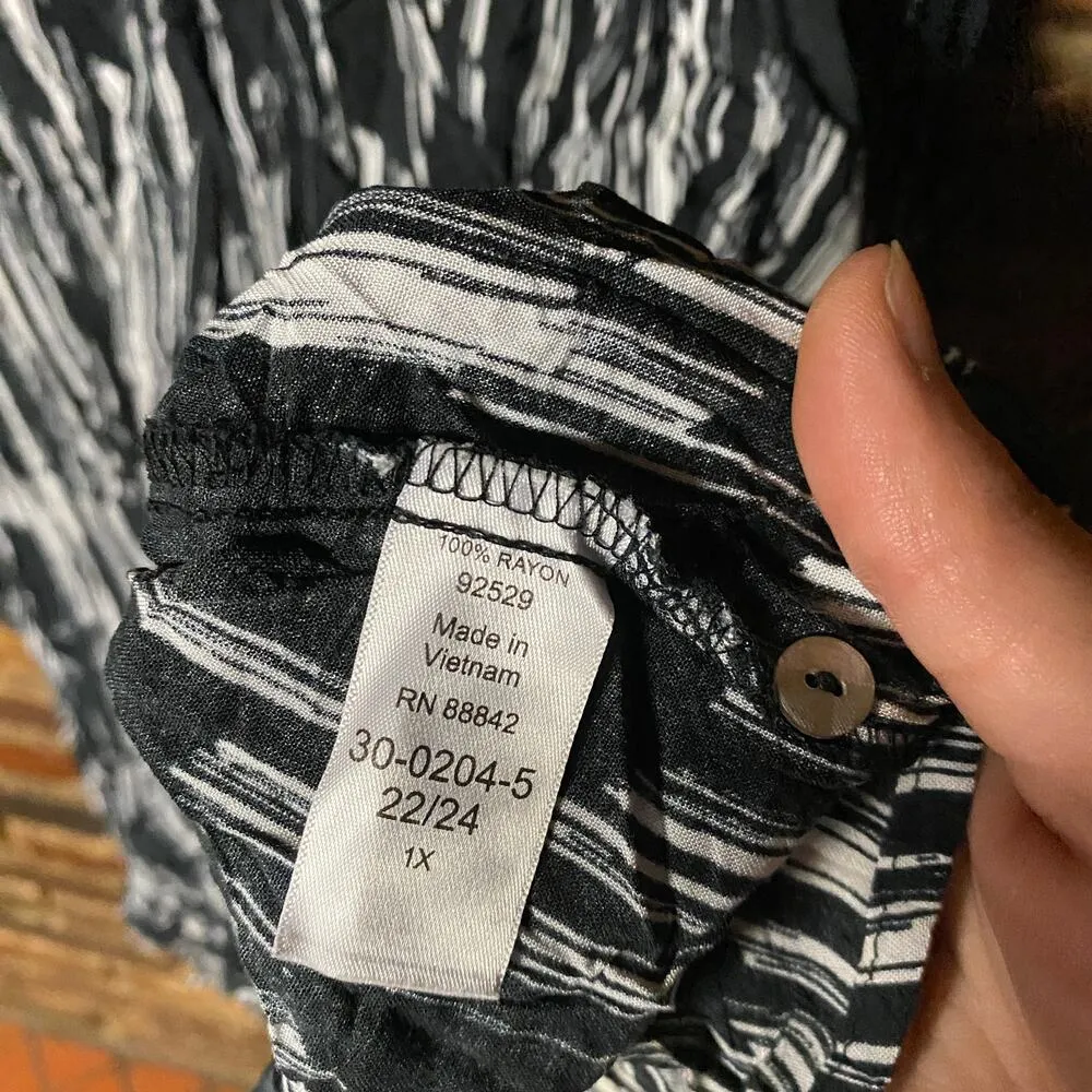 Woman Within  Black & White Scrunched Long Sleeve Top Women's Size 1X 22/24 - Image 4