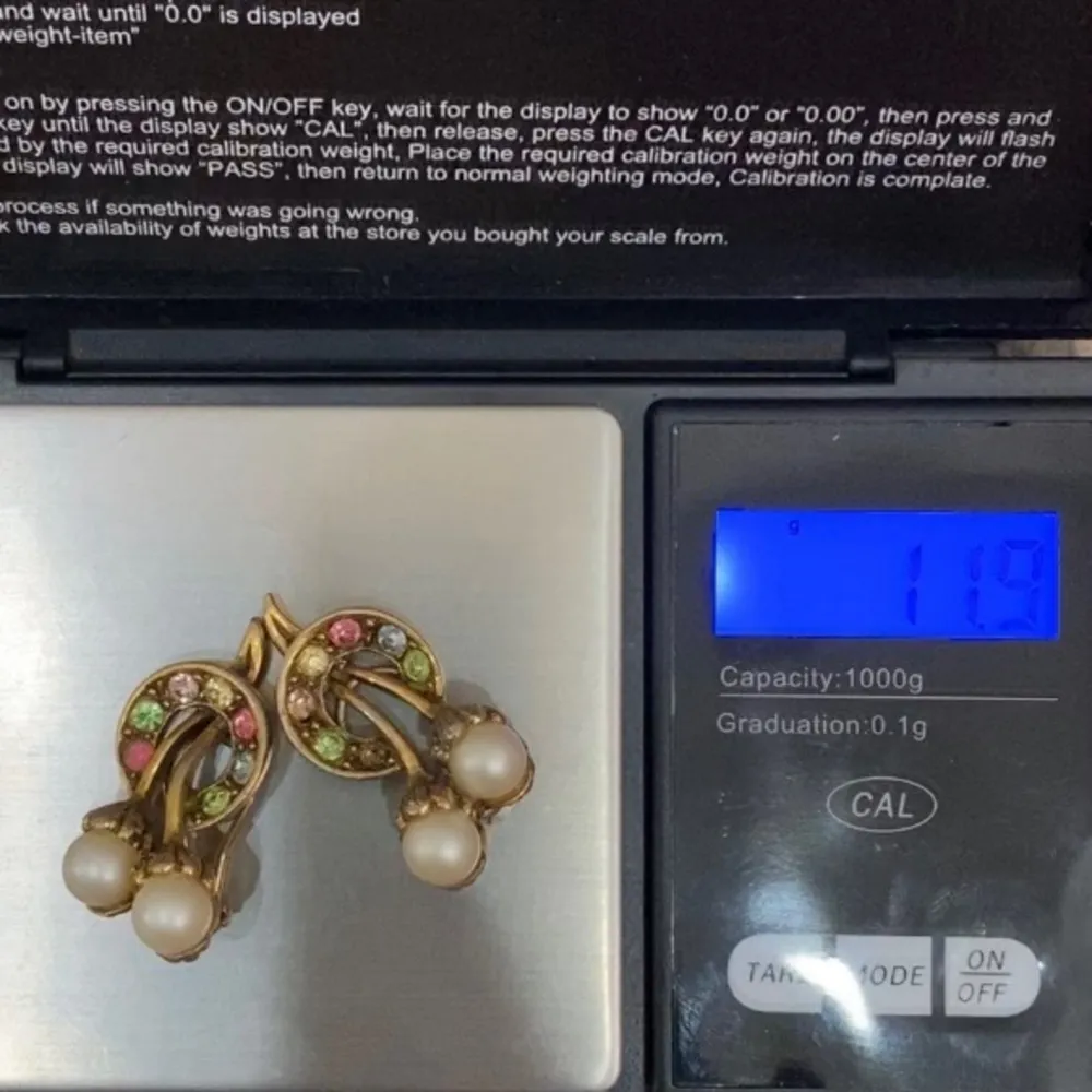 Vintage Unsigned Judy Lee Faux Pearl Rhinestones French Omega Clip On Earrings Gold - Image 4