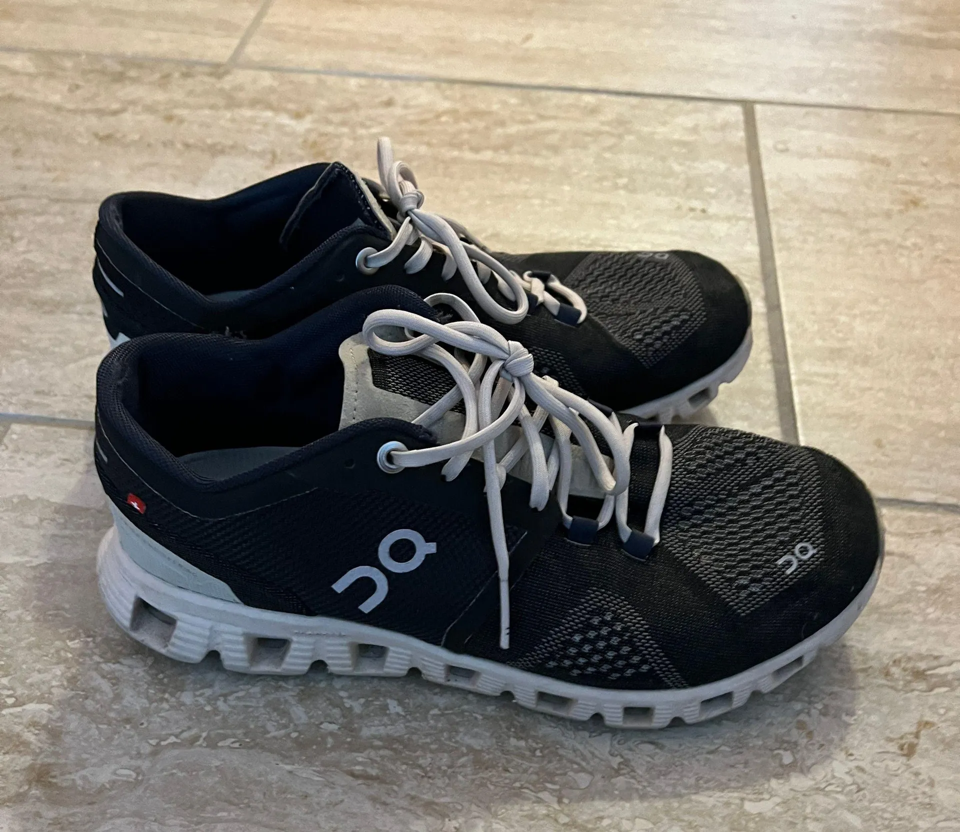 On Cloud  Black Sneakers - Image 4