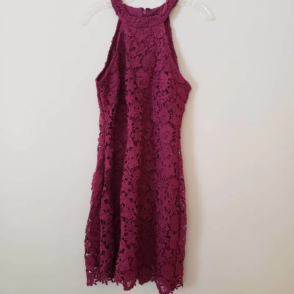 NWOT Lulus Love Poem Dress in Burgundy Lace Overlay Mini Halter Dress Sz Small - Image 2