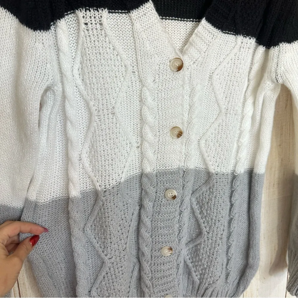 Oversized Color block Grey White Black Cardigan Sweater Size M - Image 3