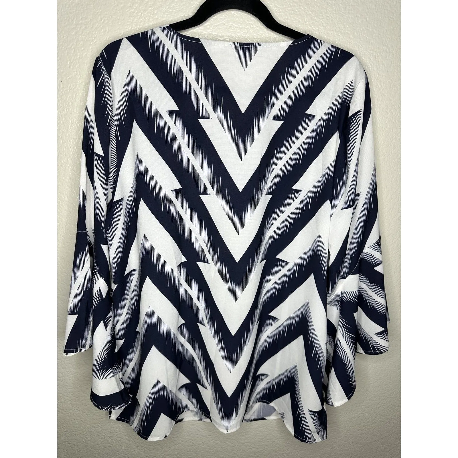 Chico's Shirt Womens Large 2 Blue White Chevron Bell Sleeve Crisscross V Neck - Image 5
