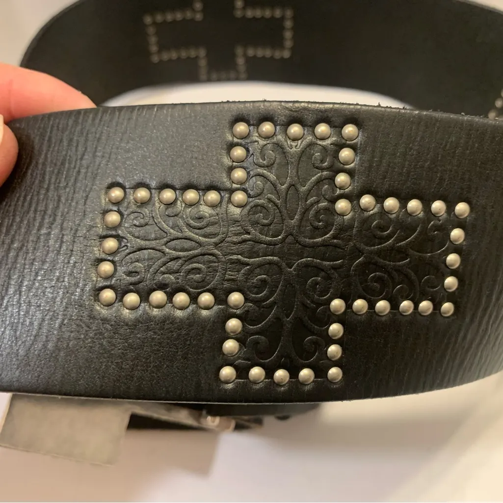 Women’s Enmon Black Leather Tooled Cross Medium Belt. 2733 - Image 5