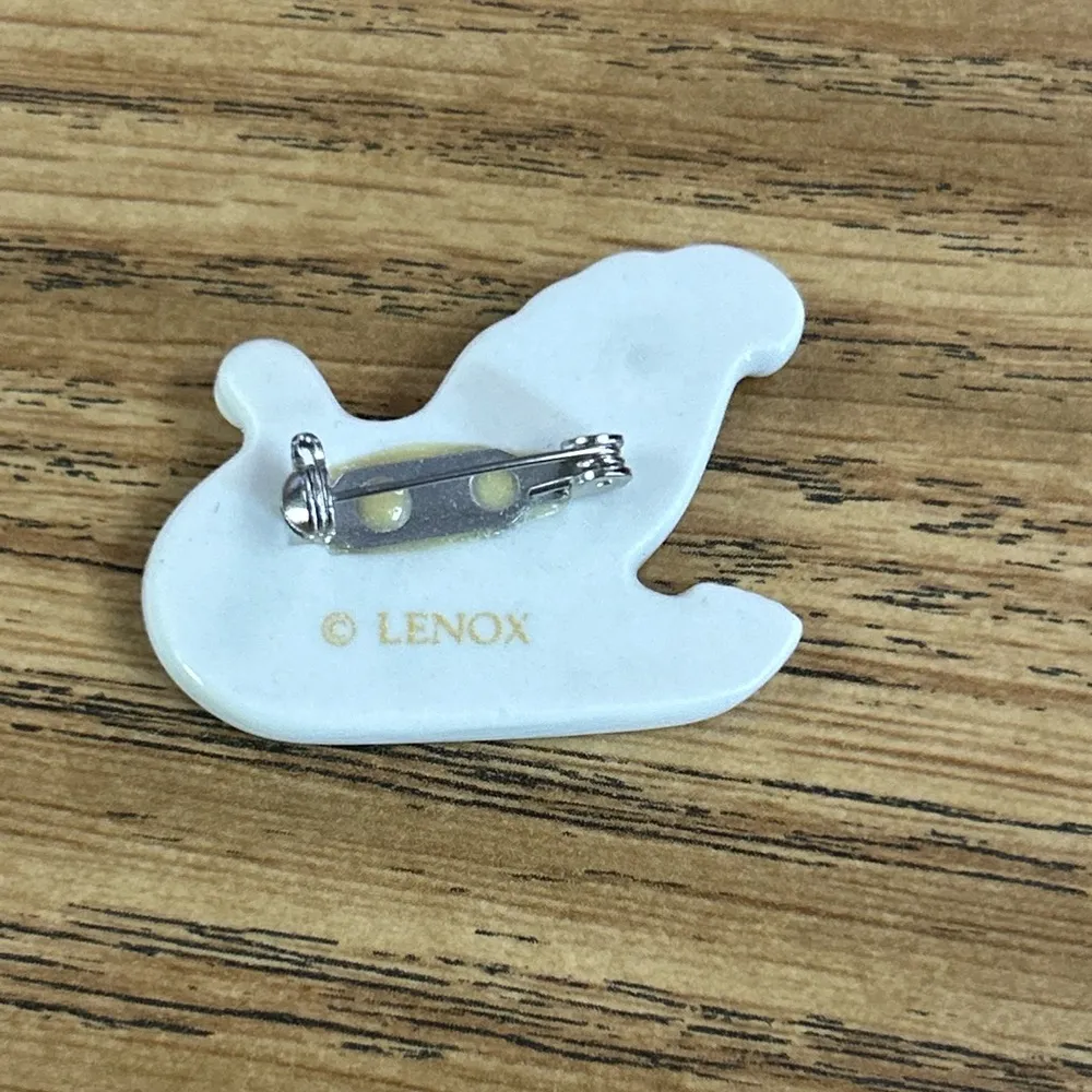 Holiday Vintage Jewelry Beautiful Porcelain Christmas Sleigh Pin Brooch - Image 3