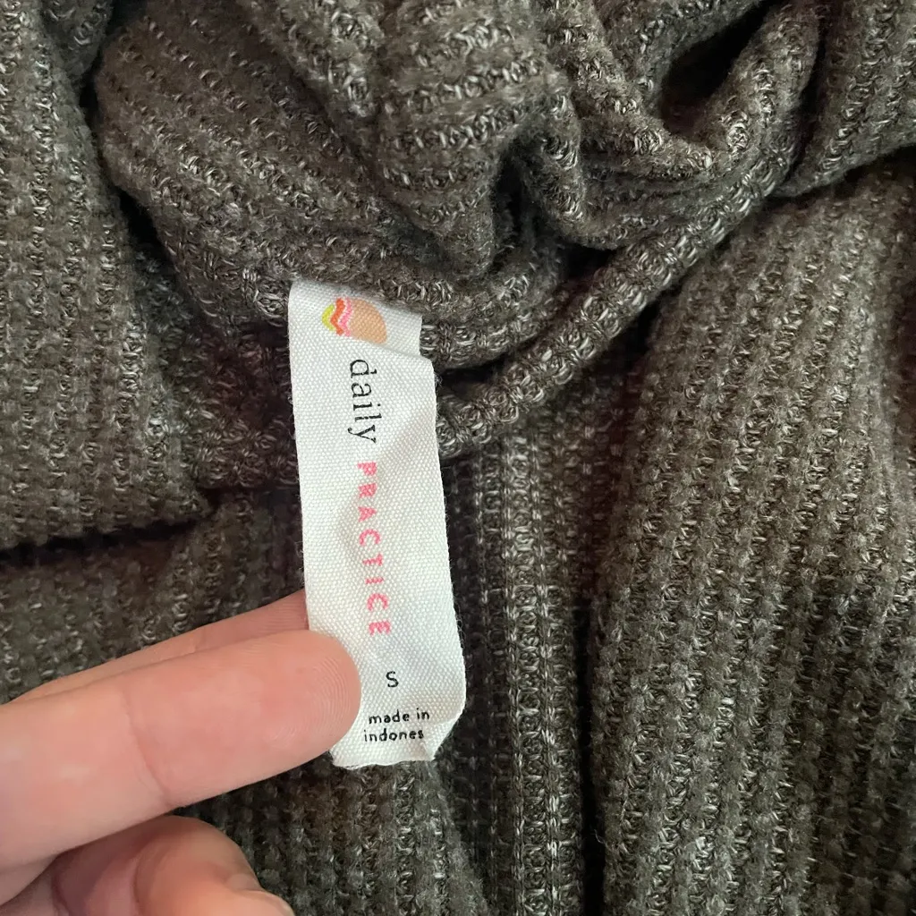 Anthropologie Daily Practice Soft Wrap Top Size Small - Image 5