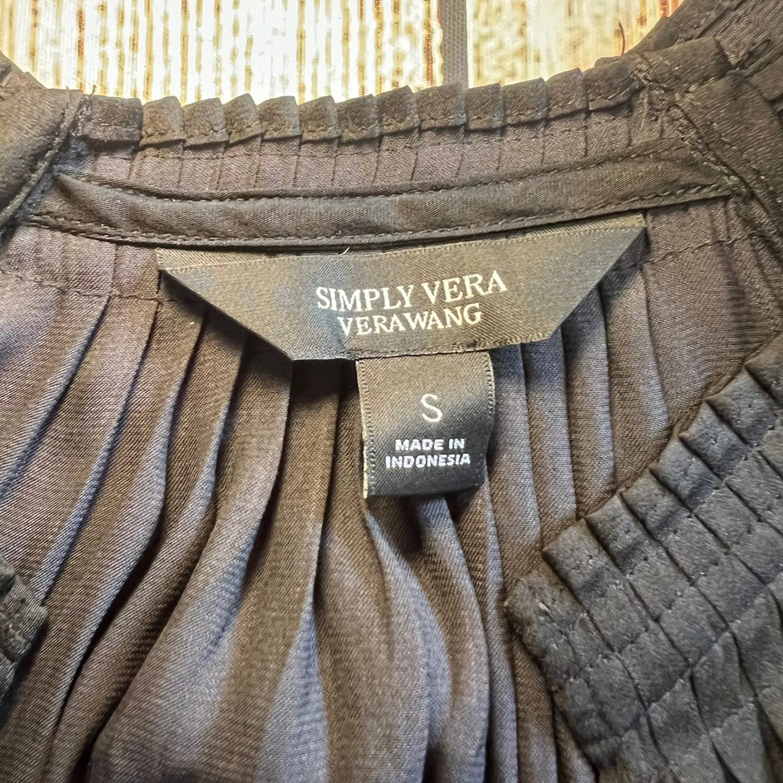 Simply Vera Vera Wang Pleated Black Sleeveless Blouse Tank Womens Small Elegant - Image 3