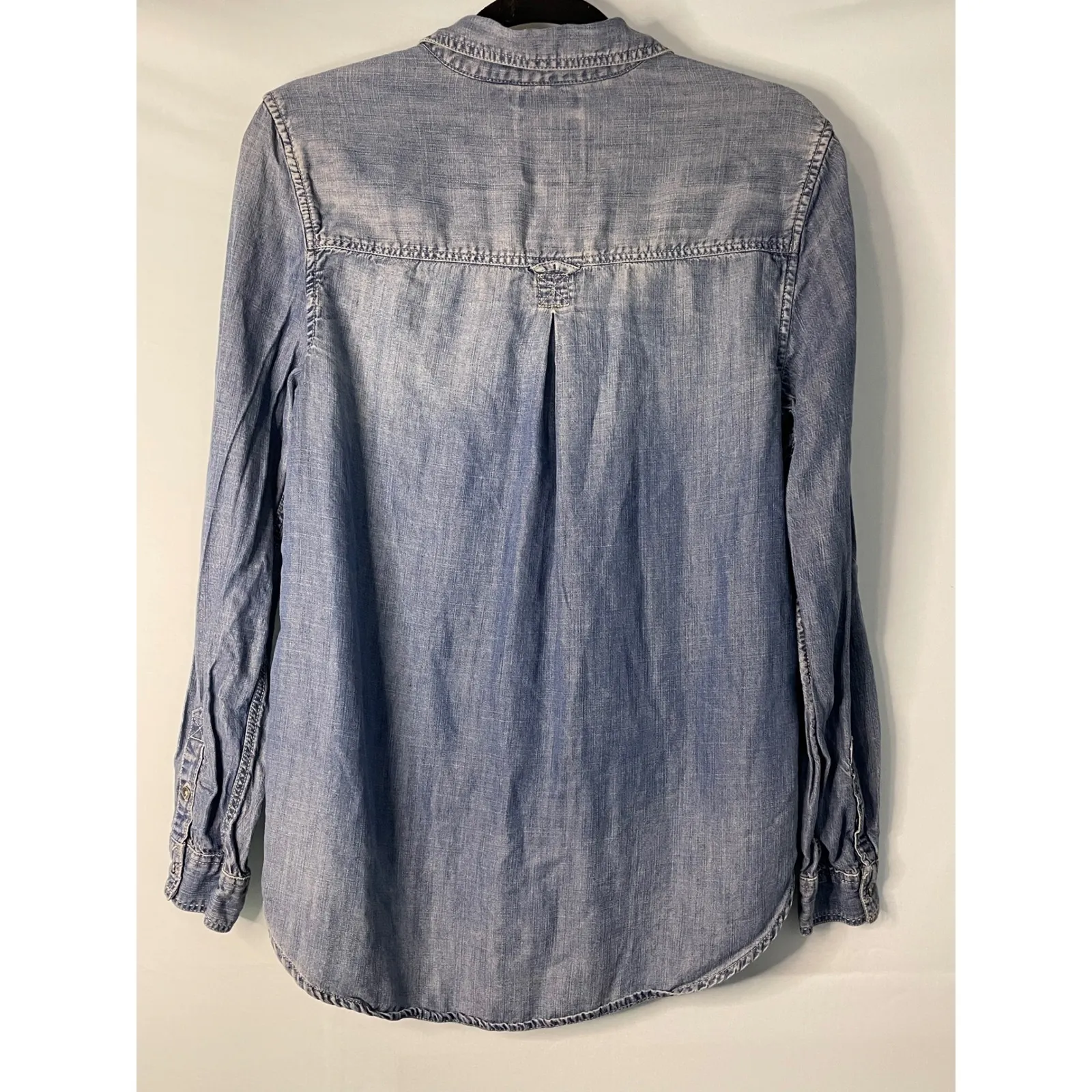 American Eagle Outfitters Boyfriend Fit Denim Shirt Blue Light Wash Sleeves M - Image 8