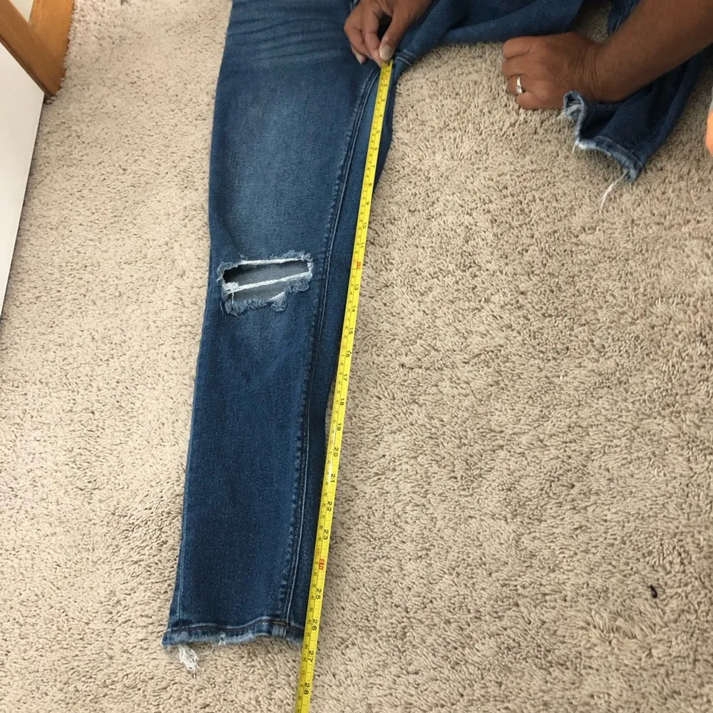 Women's American Eagle size two  Distressed Mom Jeans - Image 7