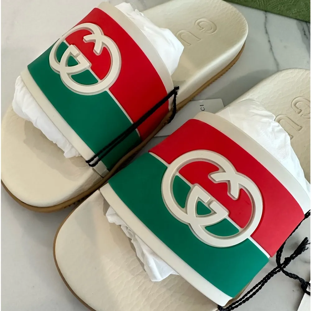 Gucci Rubber GG Interlocking Slide Sandals - Image 7