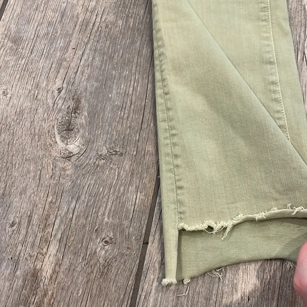 MOTHER Ankle & Cropped Jeans in Light Green Size 28 - Image 9