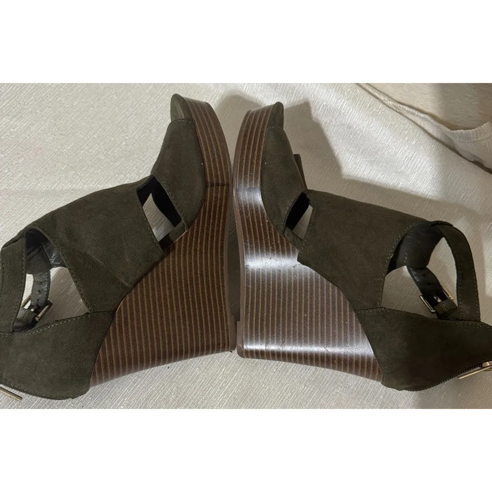 Parker And Sky Wedges Womens Size 6 Olive Green Suede High Heels Peep toe - Image 5