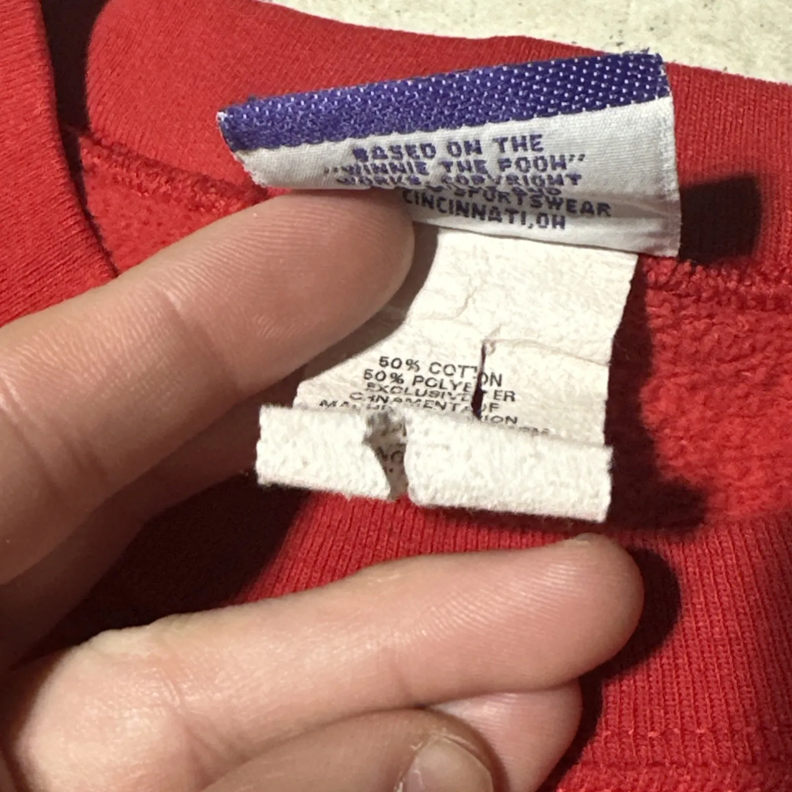 90s Vintage Winnie The Pooh Honey Disney Sweatshirt SZ L Embroidered Y2K USA Red Size L - Image 4