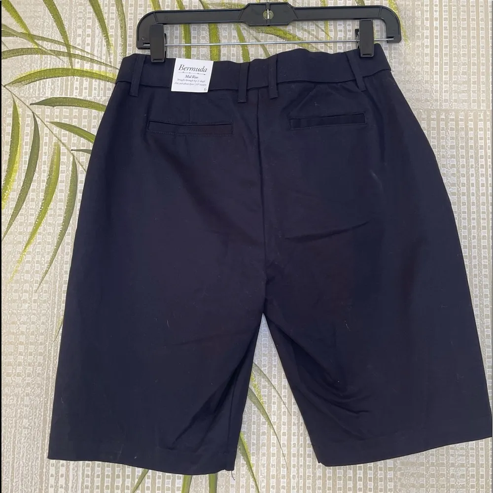 Croft & Barrow NWT Bermuda Mid-Rise Shorts Black Size 6 - Image 4