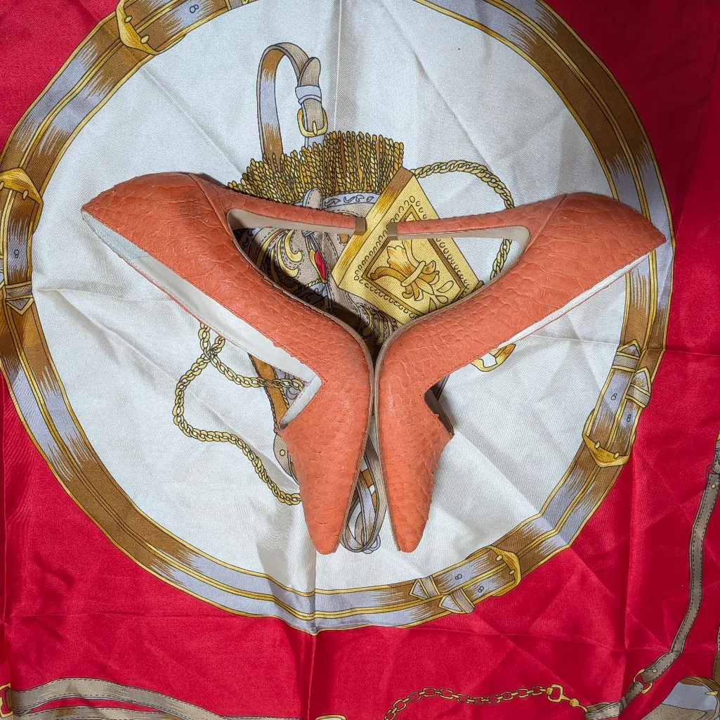 Alice + Olivia Coral Textured Heels Size 36 - Image 3