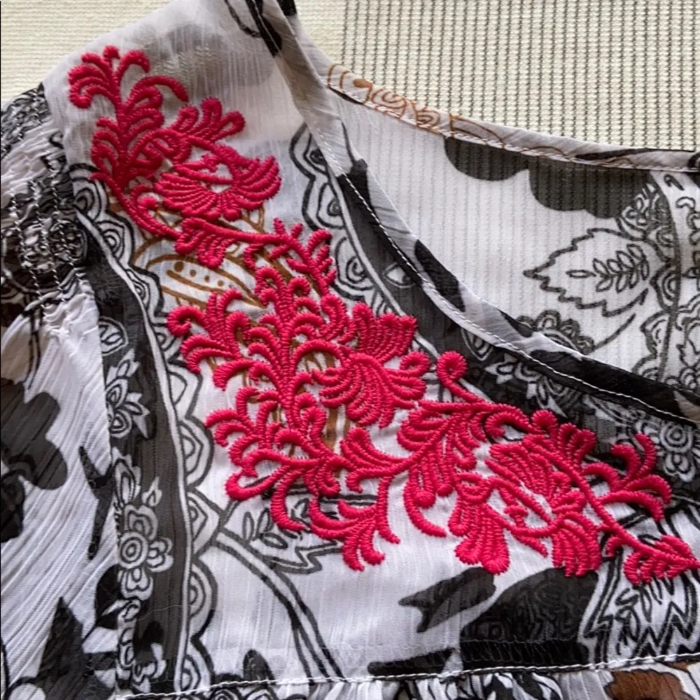 ❤️ 3/$20 SALE! ❤️ ONE WORLD Peasant Top Blouse Medium - Image 3